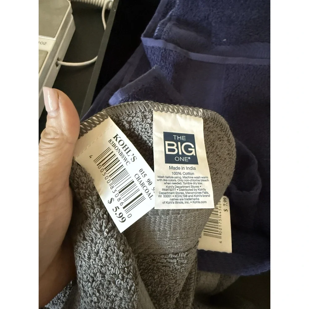 Brand New Two Hand Towels, Two Washcloths ‎ Msrp $28 3878